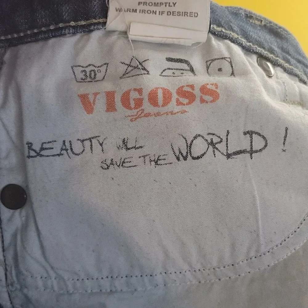 Vigoss. Capri jeans. Size 9/10. Embroidery. Sun, Peacock. EUC